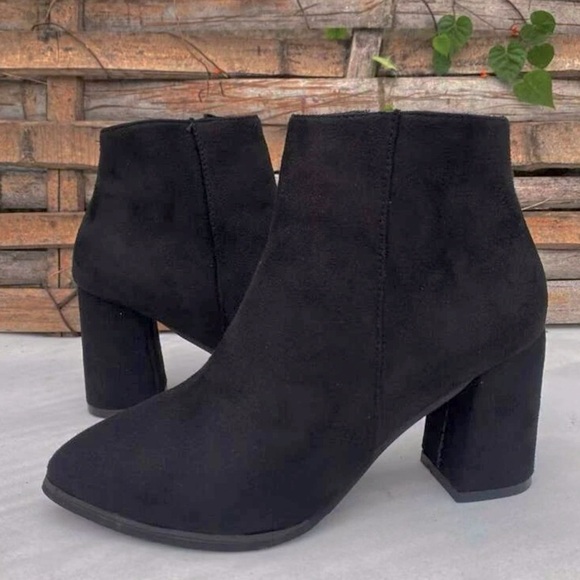 Shoes - Side Zipper Chunky Classic Boots
